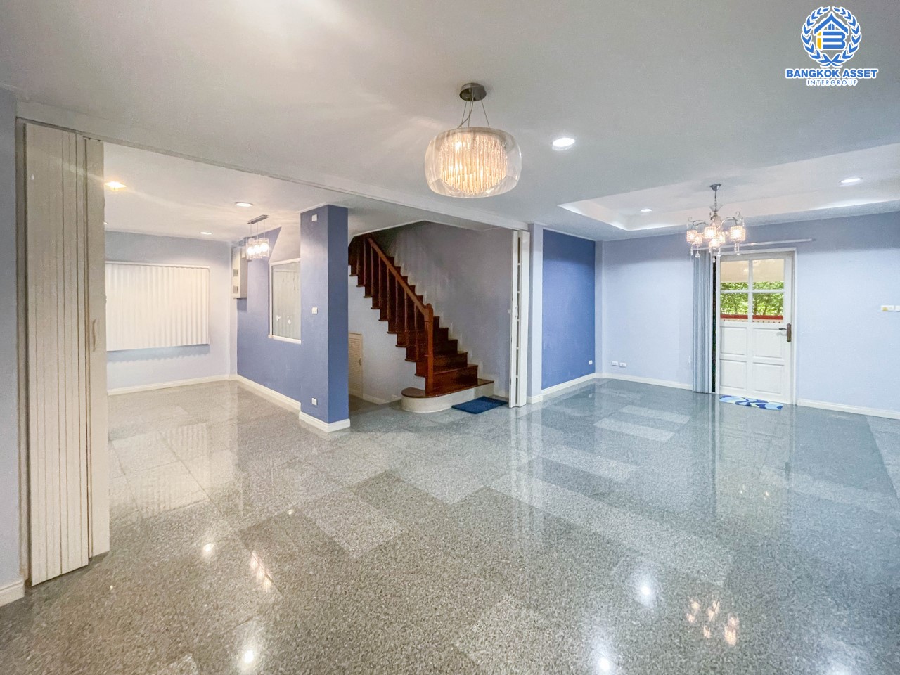 บ้านเดี่ยวมือสองย่านนนทบุรี ม.ธารา ราชพฤกษ์-ปิ่นเกล้า บ้านสวย พร้อมอยู่ เนื้อที่ 56 ตร.ว. ฟังก์ชัน 3 ห้องนอน 3 ห้องน้ำ 2 ที่จอดรถ แถมฟรี !!! เครื่องปรับอากาศ 2 เครื่อง+เครื่องดูดควัน 1 เครื่อง บนทำเลเชื่อมสู่ถนนกาญจนาภิเษก รายล้อมด้วยสิ่งอำนวยความสะดวกครบครัน ใกล้รถไฟฟ้าสายสีแดงอ่อน "สถานีตลิ่งชัน" และจุดขึ้นทางด่วน "ศรีรัช"